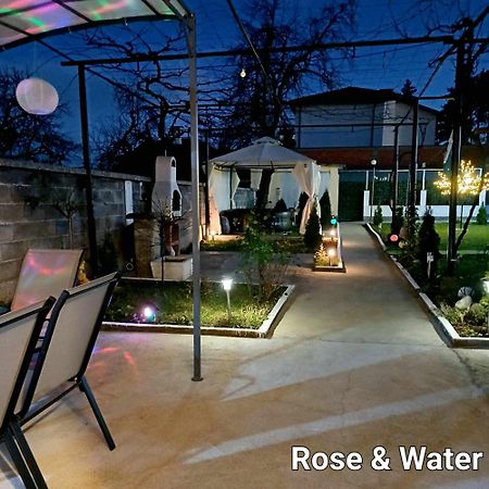 Rose & Water Guest House Pavel Banya Exterior photo