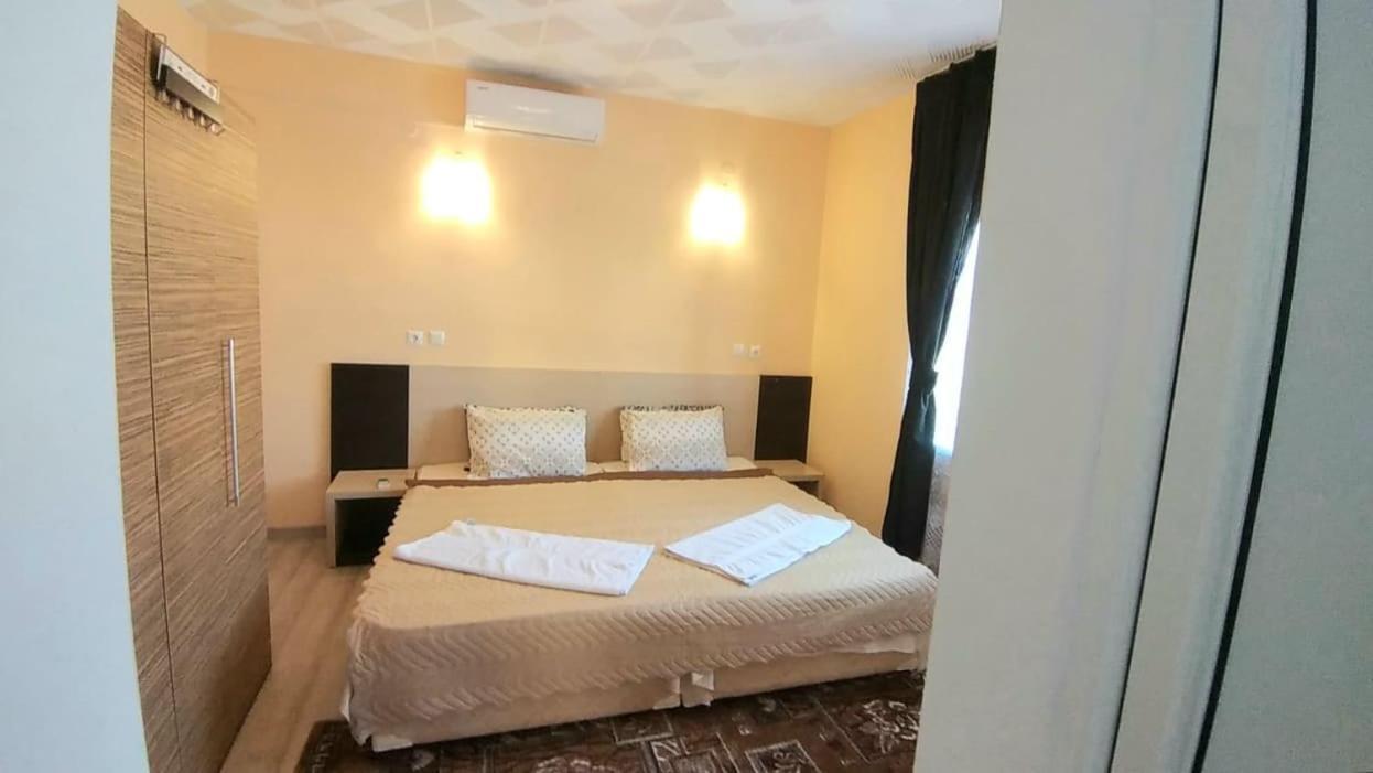 Rose & Water Guest House Pavel Banya Exterior photo