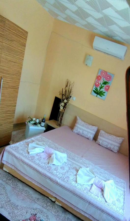 Rose & Water Guest House Pavel Banya Exterior photo